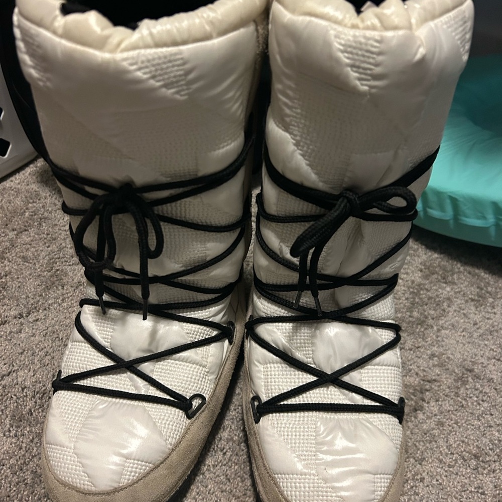 Moncler moon boots